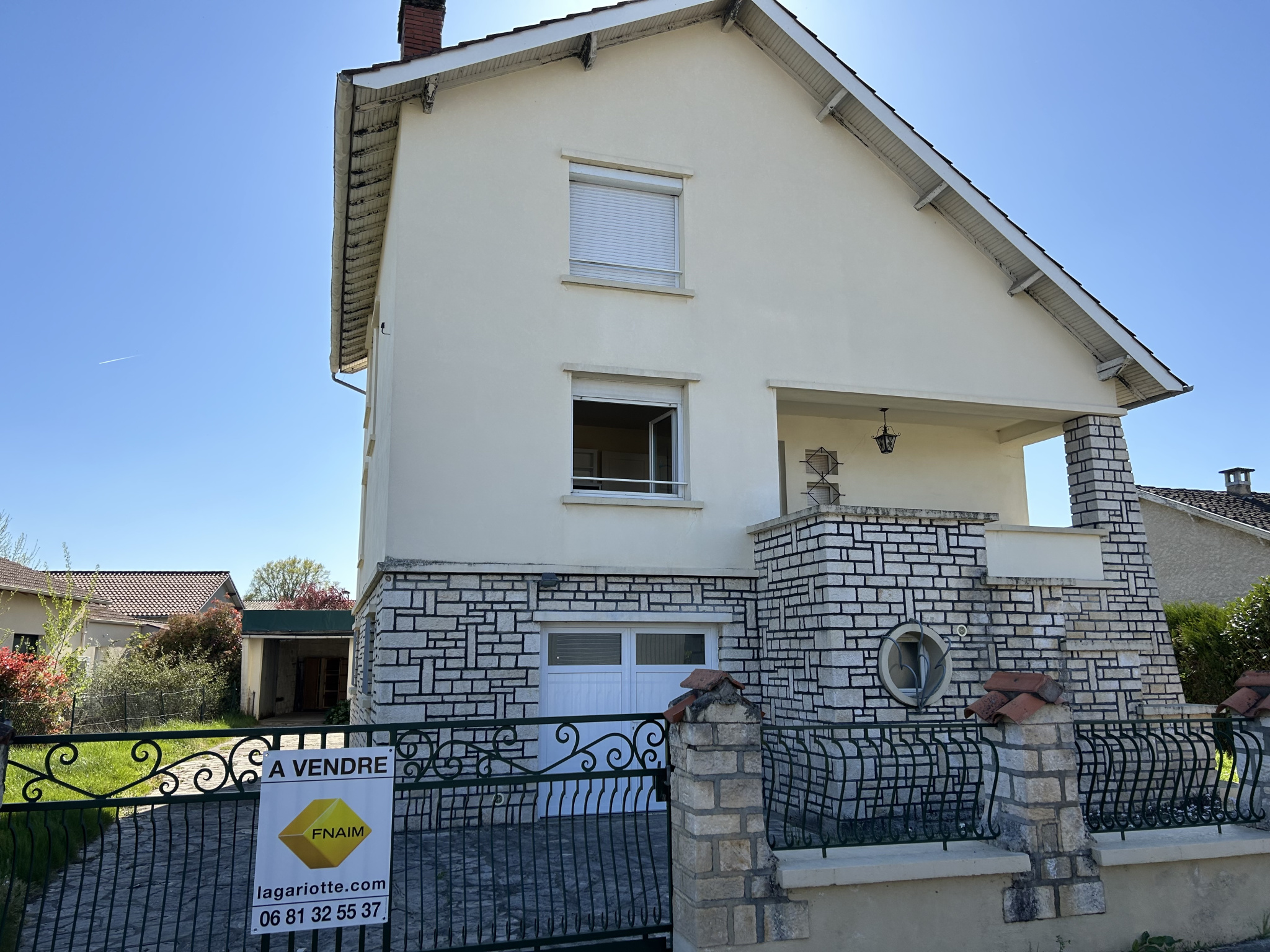 MAISON DE VILLE
