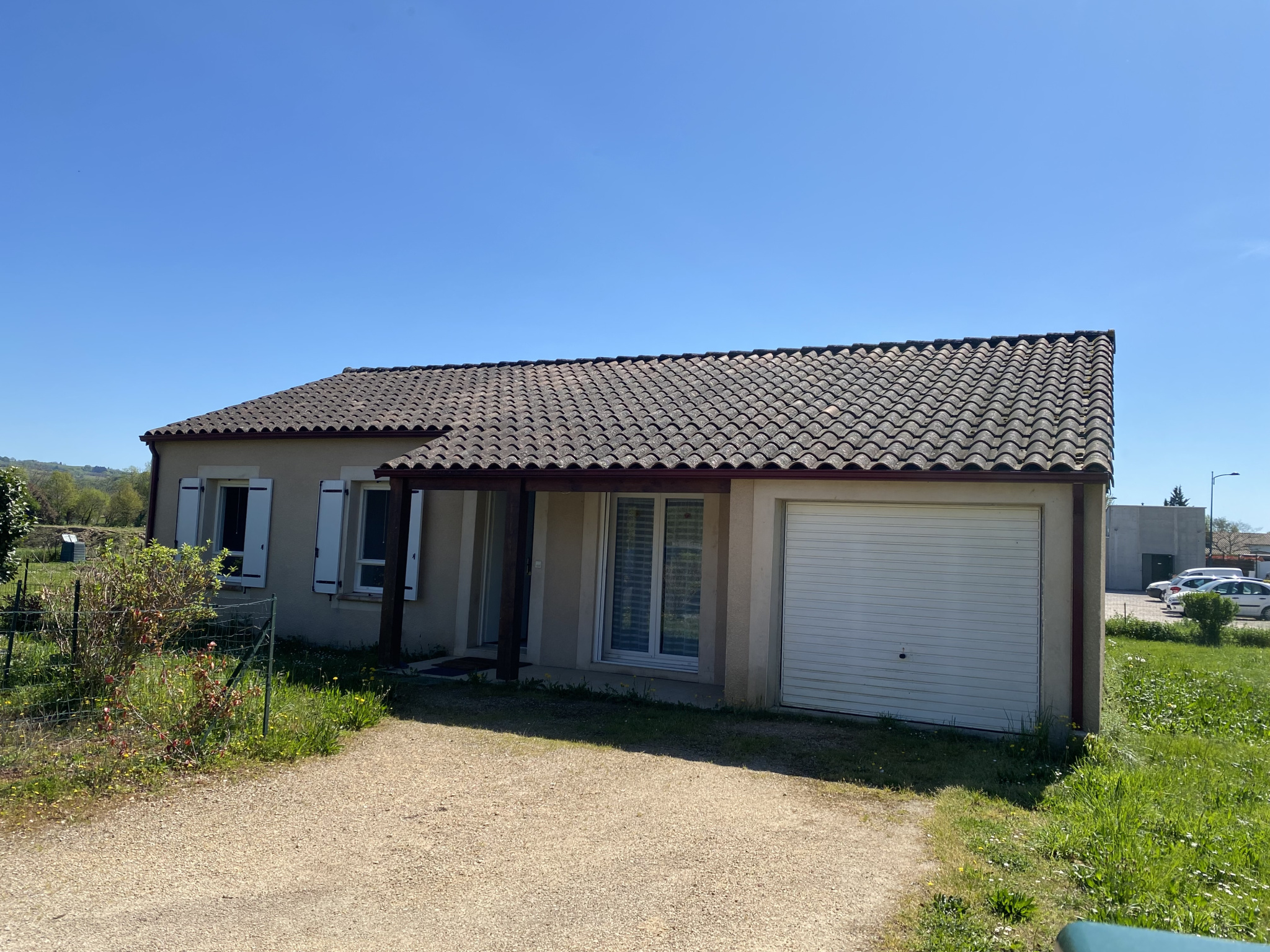 MAISON DE PLAIN PIED AVEC JARDIN
